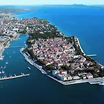 Luxury Studio Апартаменти Задар