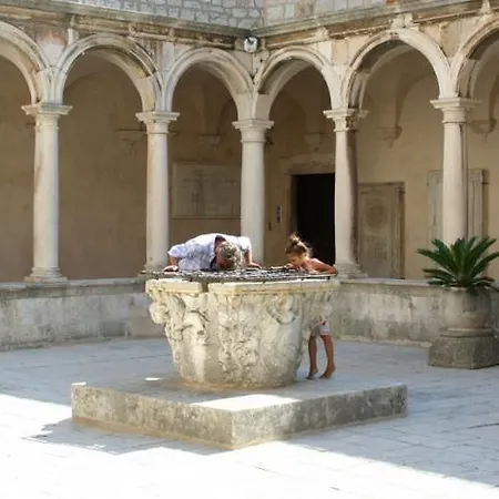 Luxury Studio 公寓 扎达尔